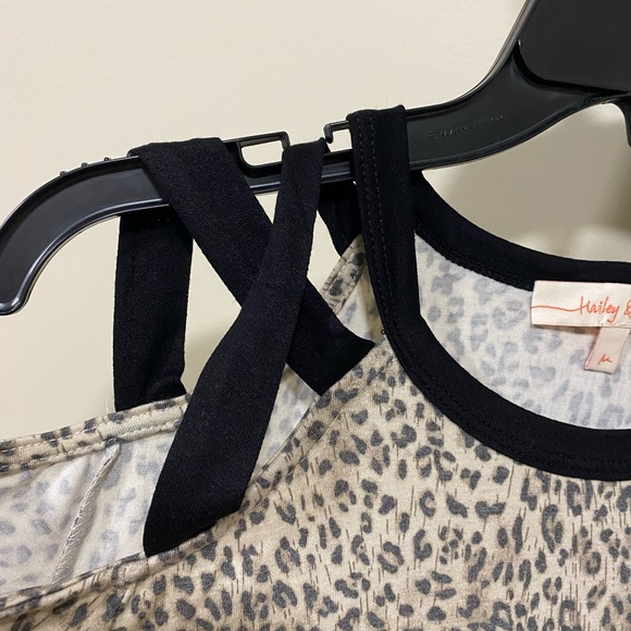 NWOT Hailey & Co women’s short sleeve top medium - Picture 5 of 7